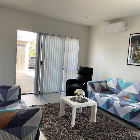 4 Bedroom Home Fully Furnished In Papakura, Окленд Экстерьер фото