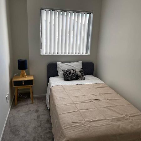 4 Bedroom Home Fully Furnished In Papakura, Окленд Экстерьер фото