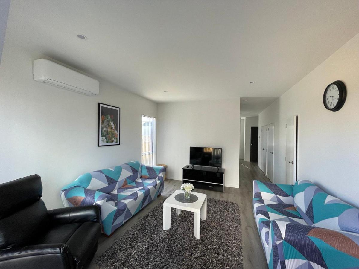 4 Bedroom Home Fully Furnished In Papakura, Окленд Экстерьер фото