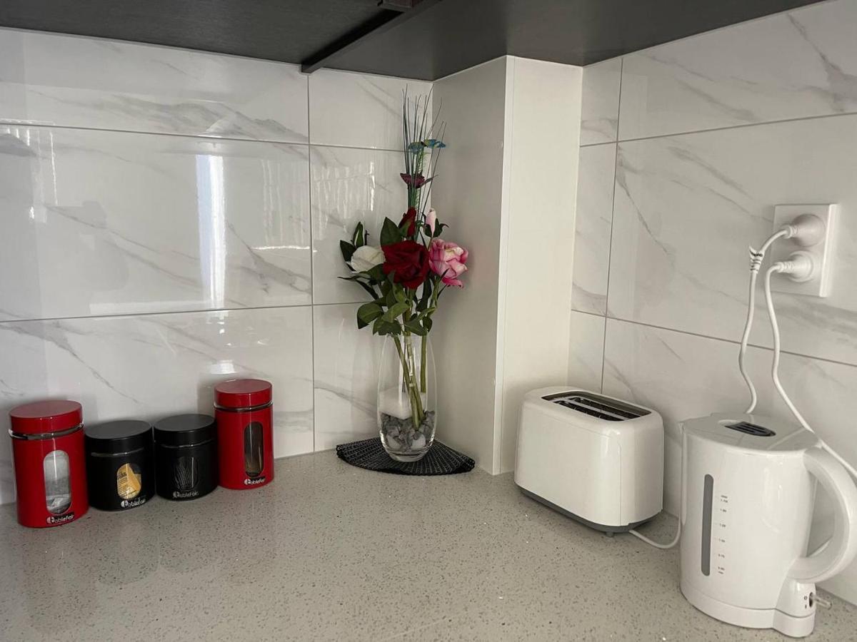 4 Bedroom Home Fully Furnished In Papakura, Окленд Экстерьер фото