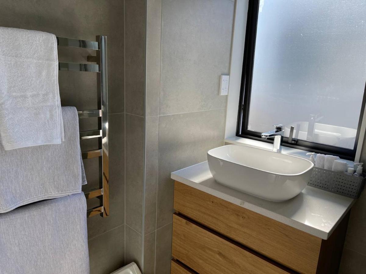4 Bedroom Home Fully Furnished In Papakura, Окленд Экстерьер фото