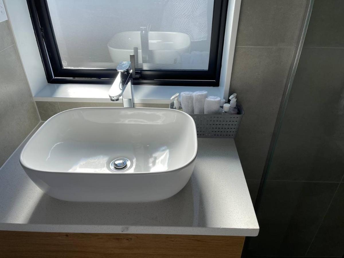 4 Bedroom Home Fully Furnished In Papakura, Окленд Экстерьер фото