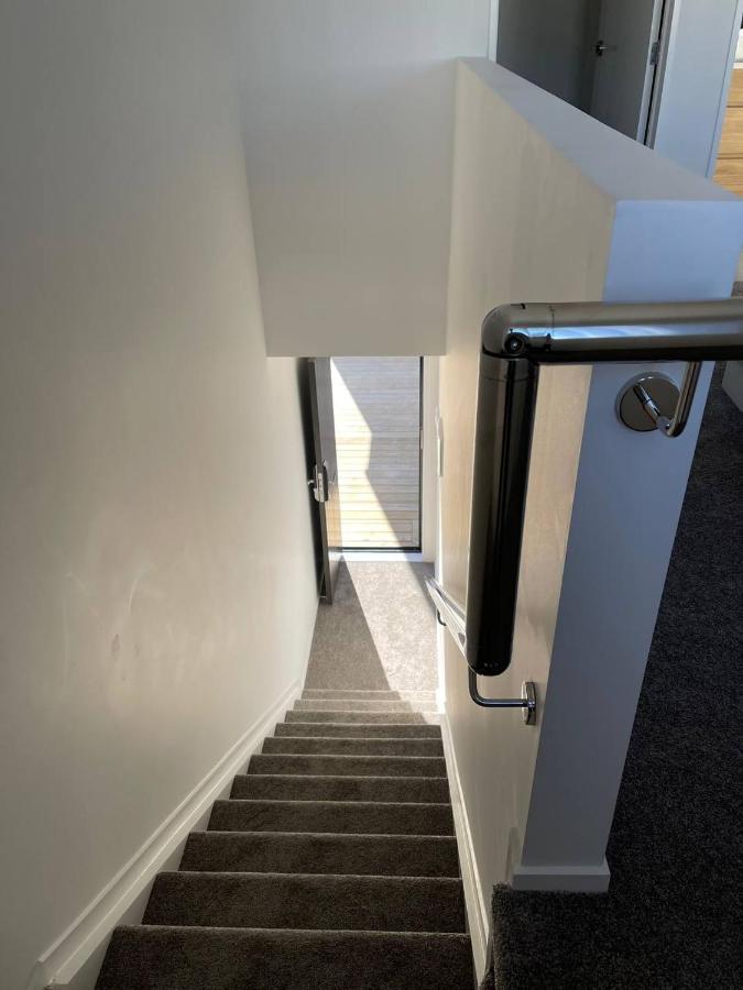 4 Bedroom Home Fully Furnished In Papakura, Окленд Экстерьер фото